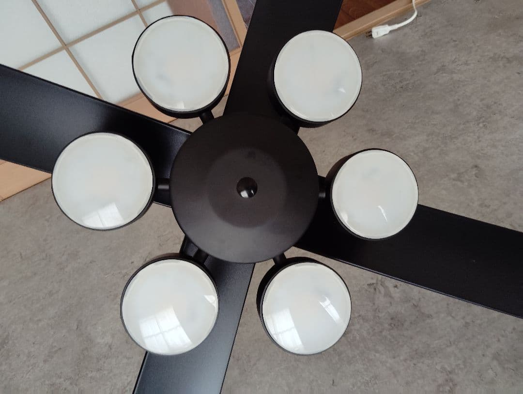 モダン ブラック シーリングファン 5枚羽根 4灯