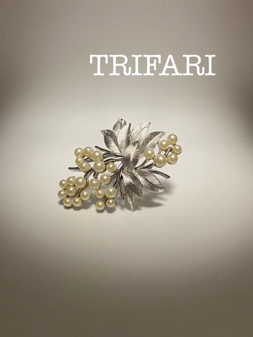 lotuscloud2025⭐️TRIFARI トリファリ ヴィンテージブローチ
