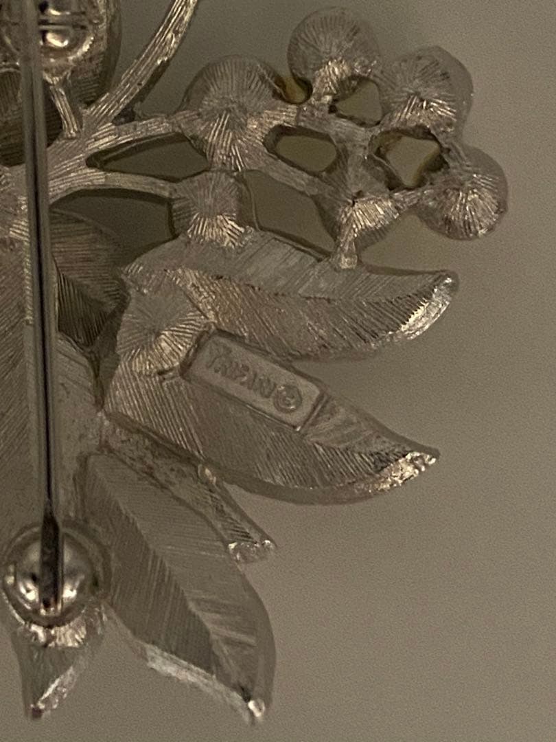 lotuscloud2025⭐️TRIFARI トリファリ ヴィンテージブローチ