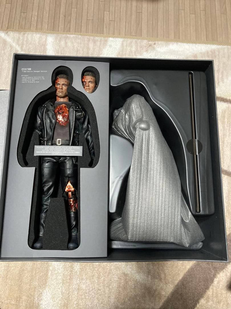 ホットトイズ dx13 ターミネーター2 T-800 バトルダメージ