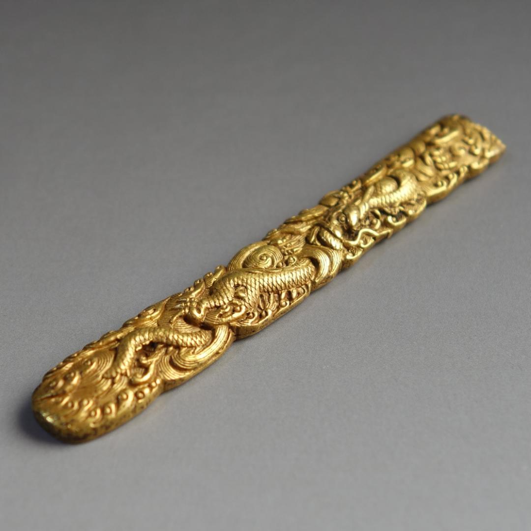 【 銅地 高肉彫 鍍金 波龍図小柄 】 鍔 鐔 小柄 刀装具 骨董 アンティーク