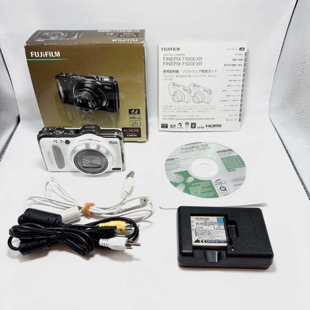 【美品】FUJIFILM FinePix F550EXR ホワイト