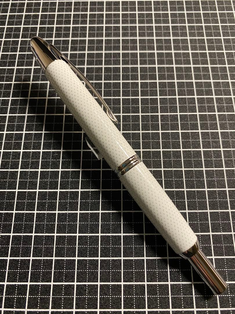 PILOT CAPLESS Kasuri 白　万年筆　字幅M
