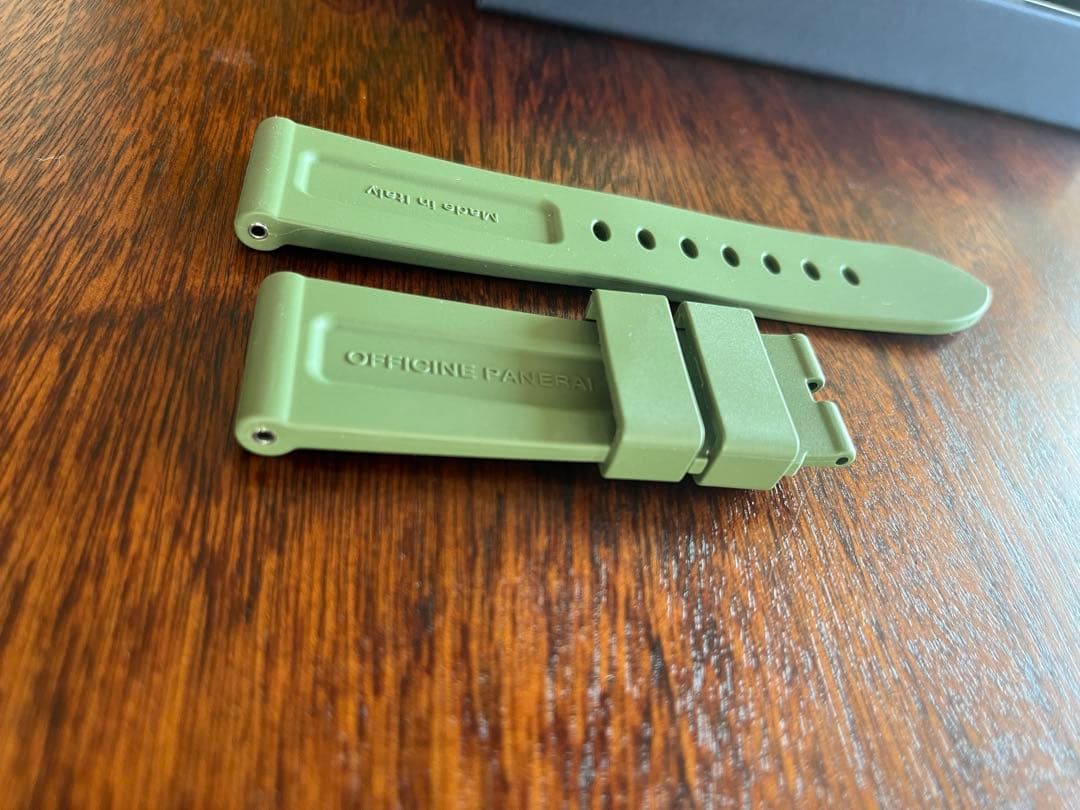 極美品パネライ　ラバーベルト　グリーン