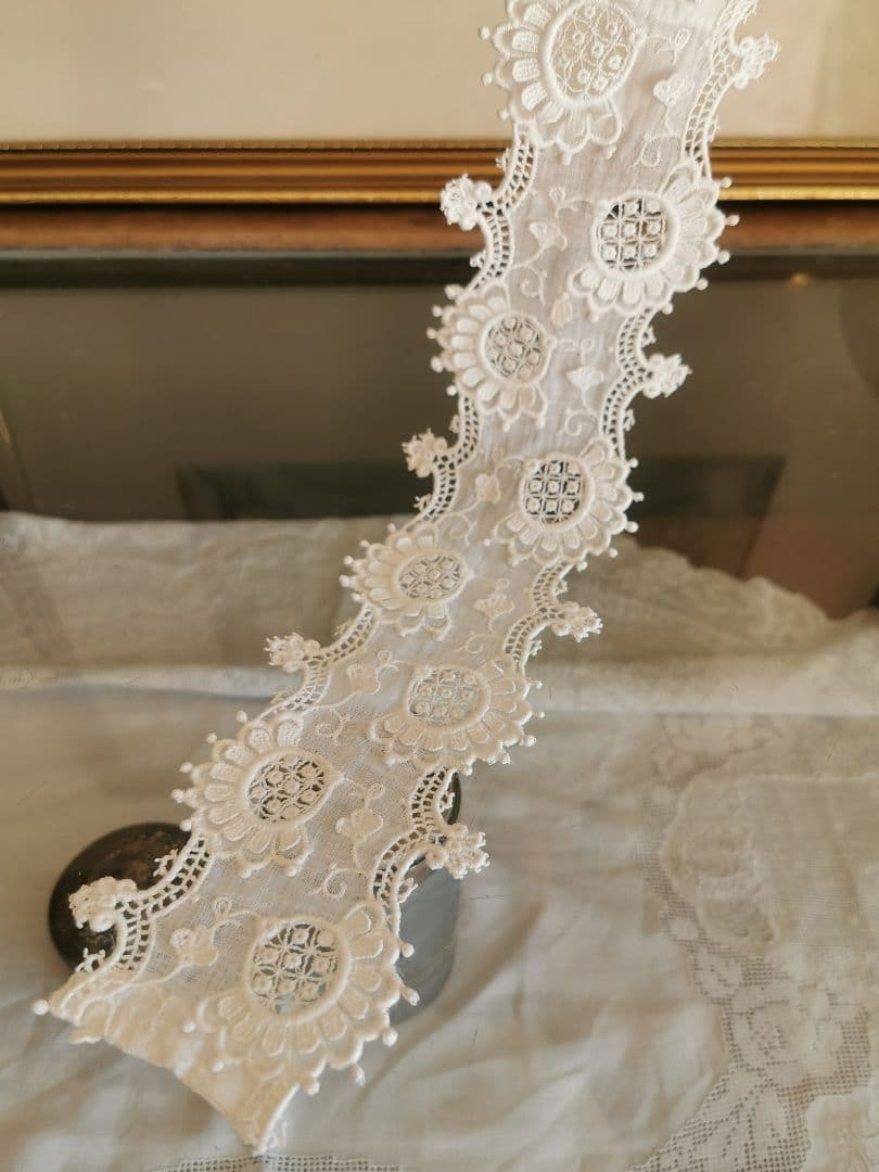 アンティーク ギュピールレース 向日葵刺繍 浮き上る花びら お子様＆人形用付け襟