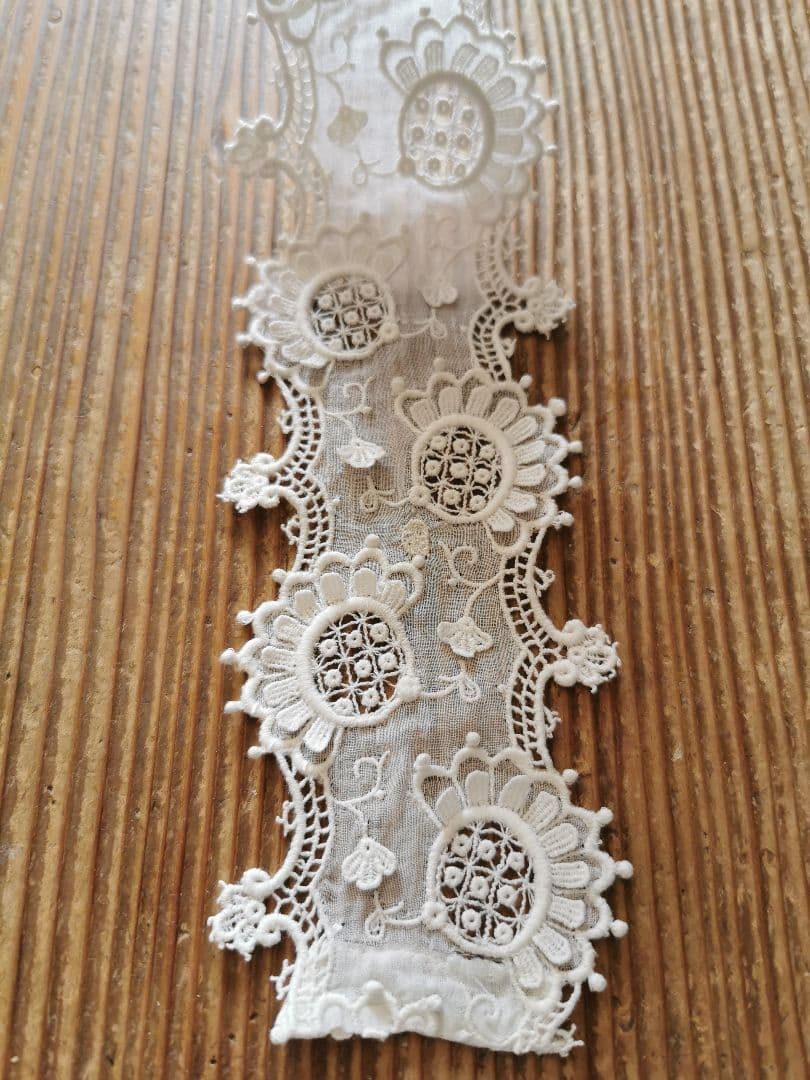 アンティーク ギュピールレース 向日葵刺繍 浮き上る花びら お子様＆人形用付け襟