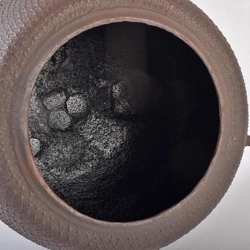 茶道具　釜師　畠春斎作　網地文　尻張釜　共布共箱　M　R9041B