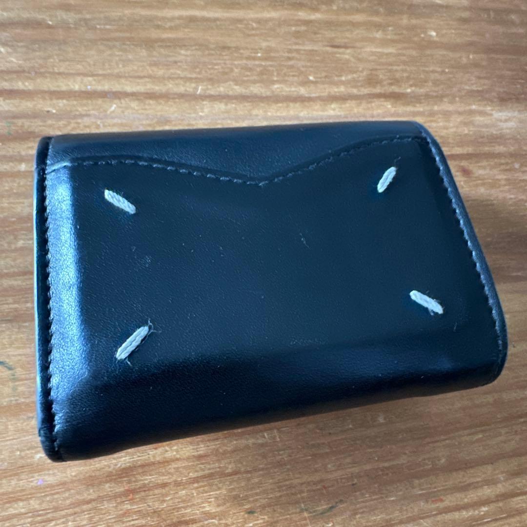 【美品】マルジェラ 三つ折り財布 エンベロープ プリント カーフスキン 黒