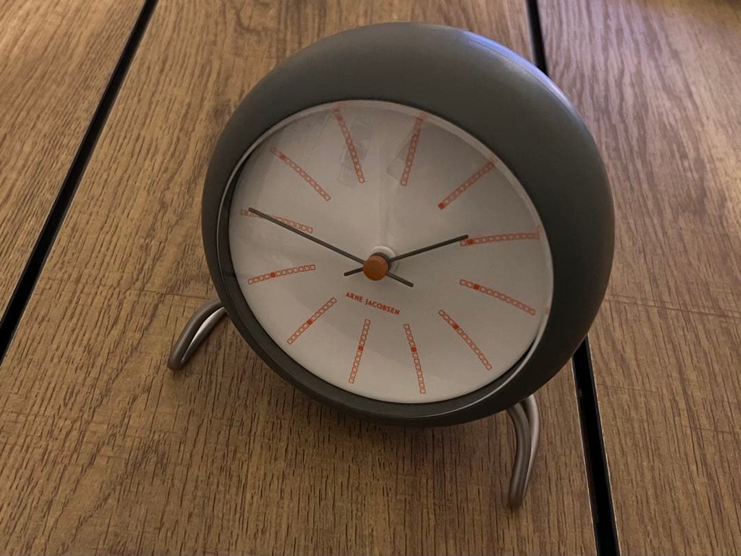 アルネ ヤコブセン テーブルクロックBANKERS バンカーズ グレー