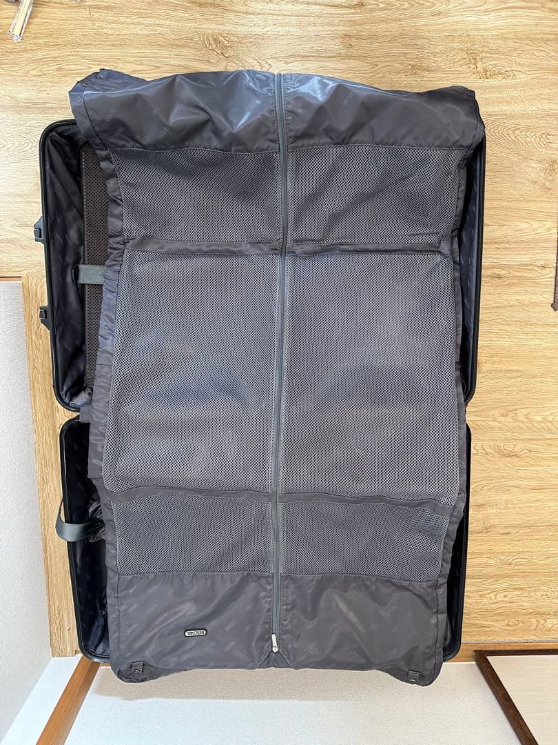 リモワ　RIMOWA ブラック　6回使用