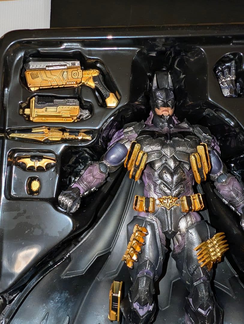 DC VARIANT PLAY ARTS改 BATMAN ARMORED