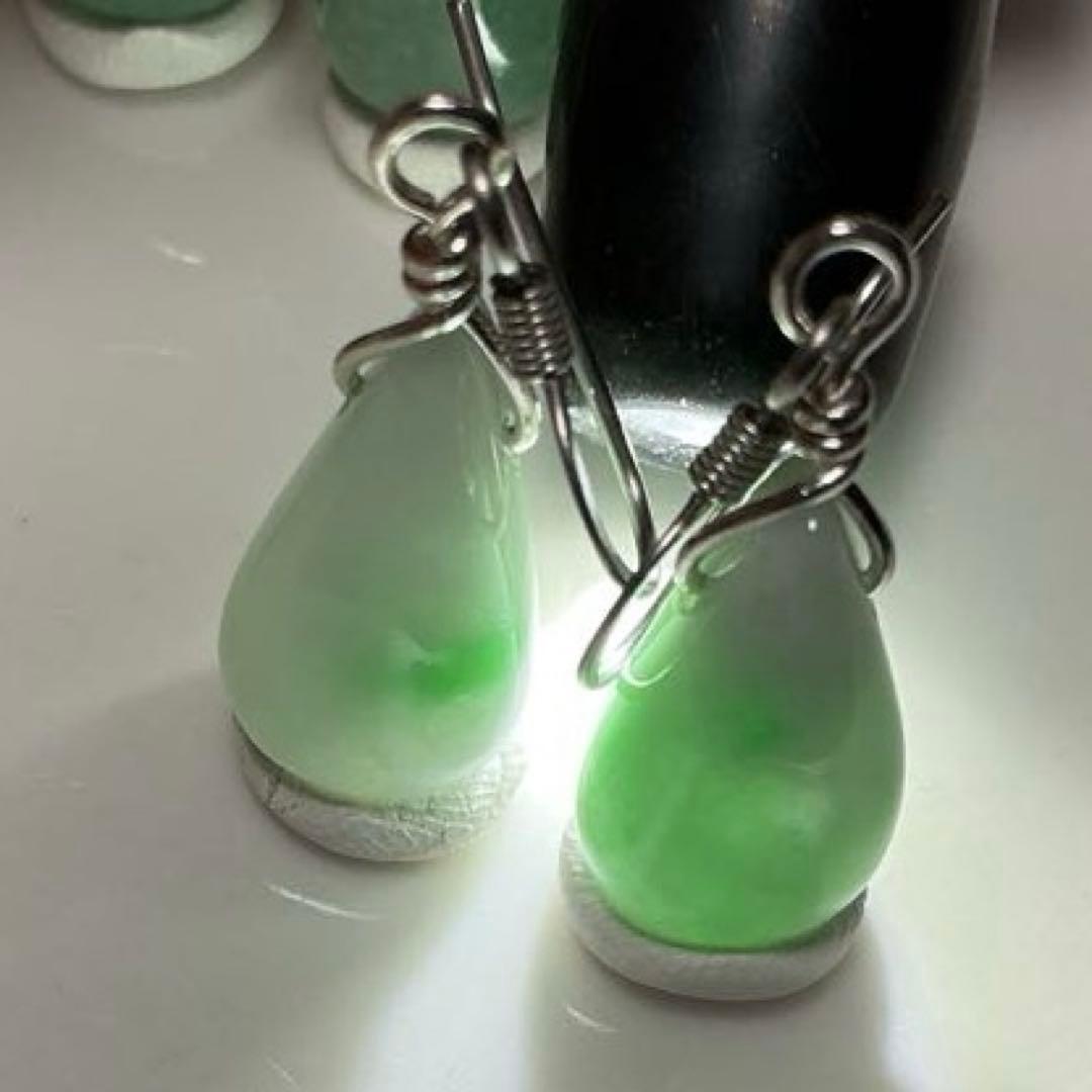 【専用】ティアドロップピアス　小滝産翡翠　翠と白のグラデーション