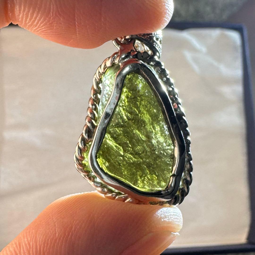 モルダバイト ワイヤーラップペンダント