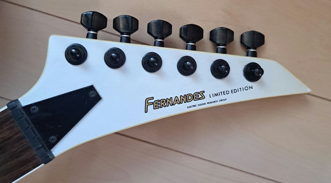 ル*ス様 ホワイトエレキギター F.G.I. TECHNOLOGY