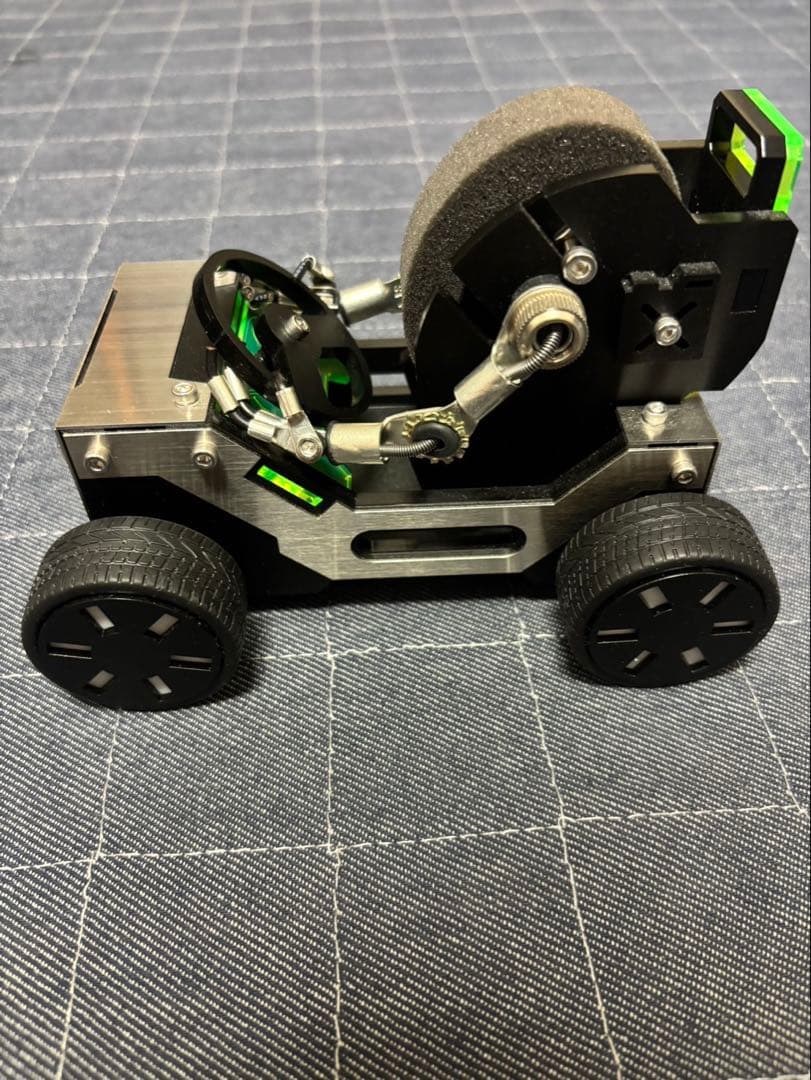 ROBOTOYS（ロボトイズ） ロボット型ウォッチスタンド 車 オフローダー