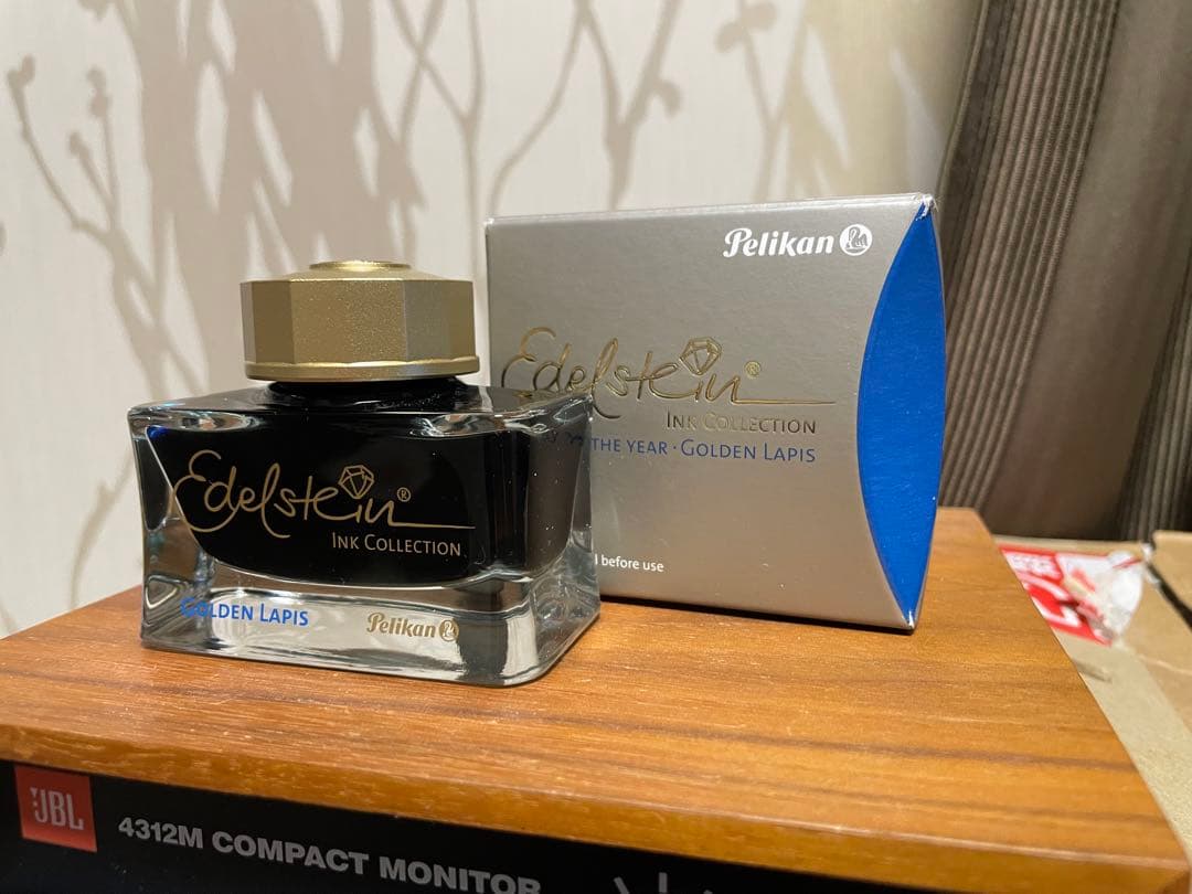 エーデルシュタイン　ゴールデンラピス