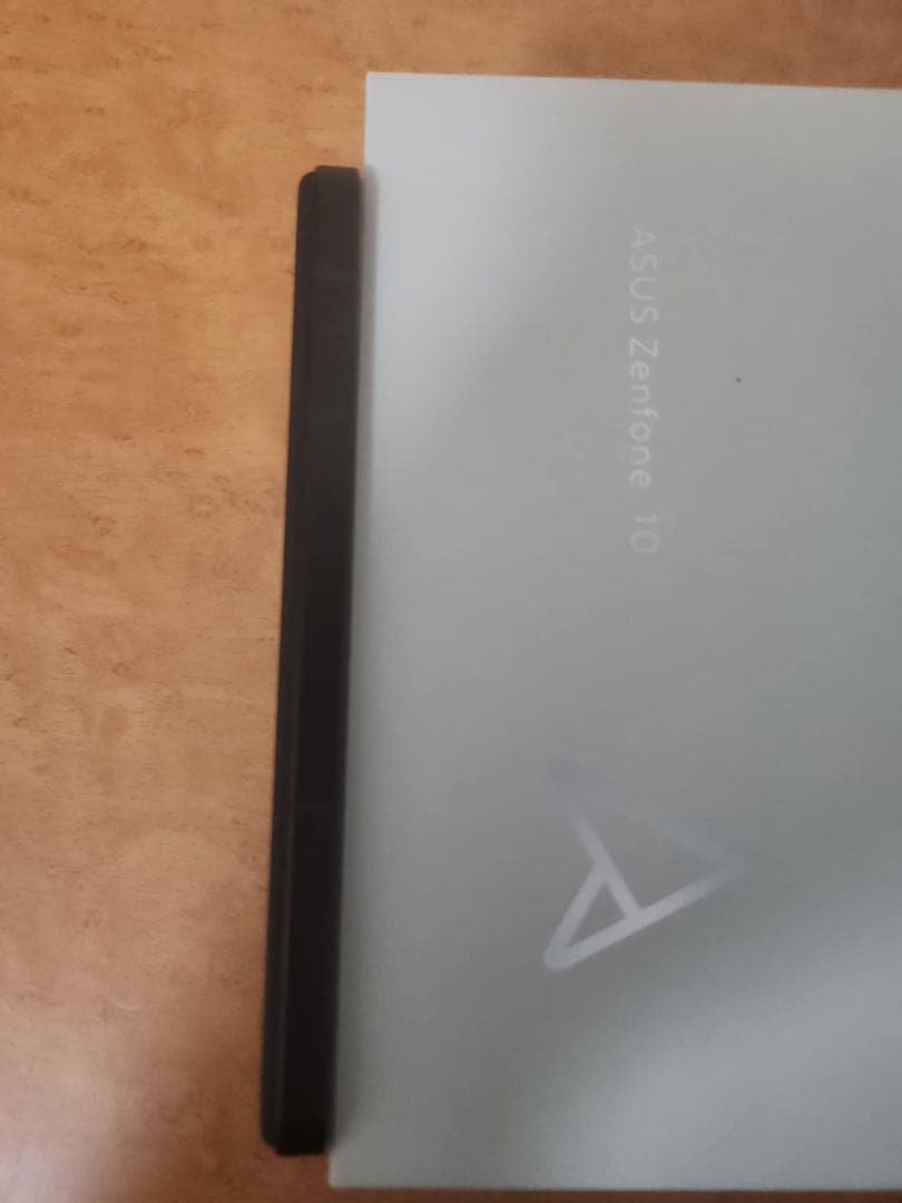 ASUS Zenfone 10 本体　RAM 16GB ROM 512GB