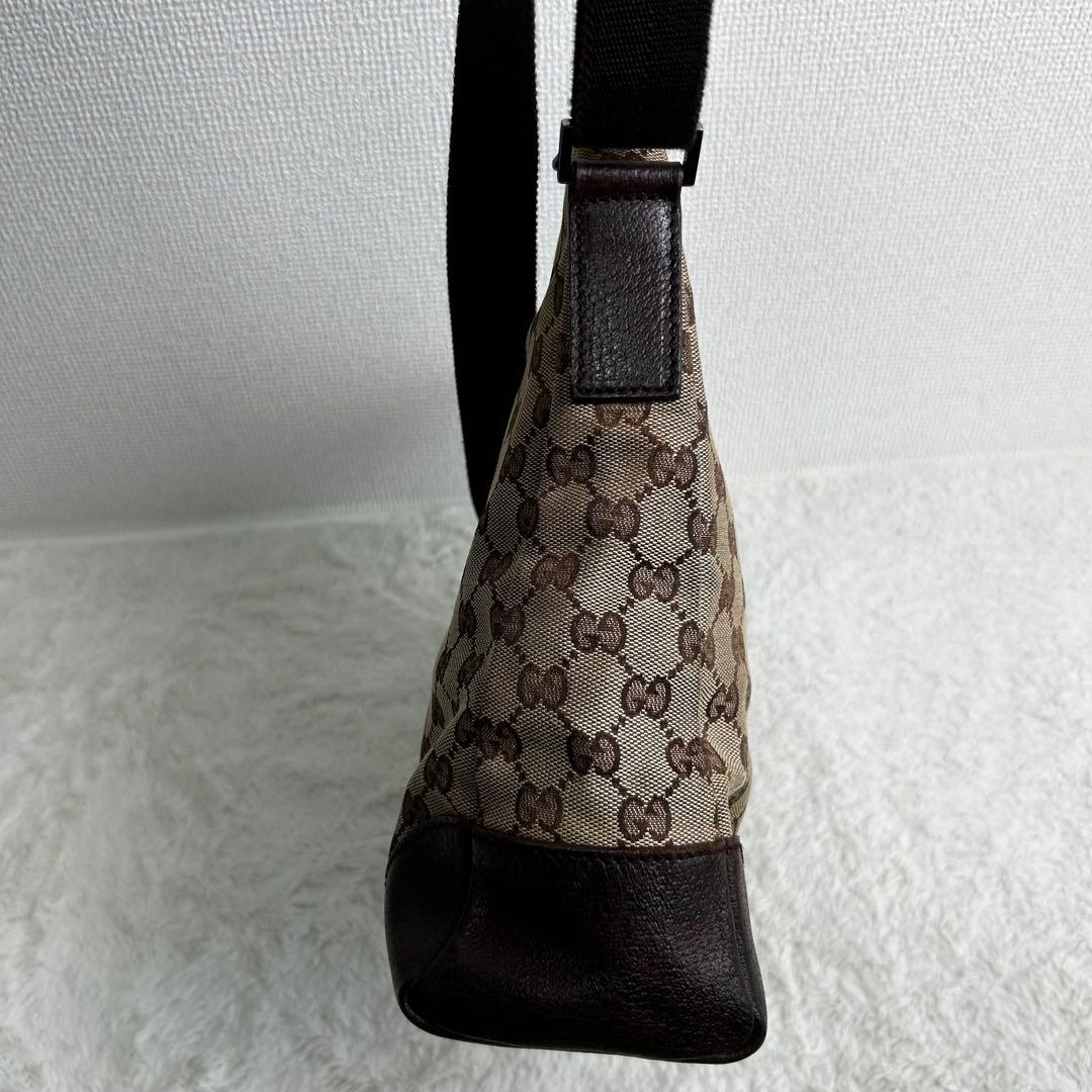 GUCCI 大きめ　メッセンジャーバック　GG柄　キャンバス　斜め掛け　茶色
