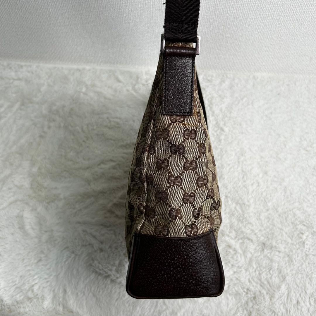 GUCCI 大きめ　メッセンジャーバック　GG柄　キャンバス　斜め掛け　茶色