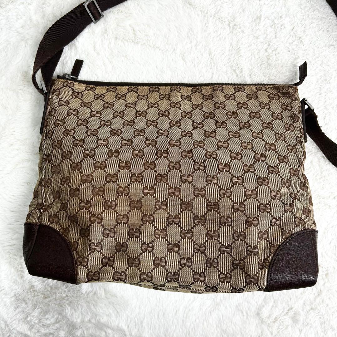 GUCCI 大きめ　メッセンジャーバック　GG柄　キャンバス　斜め掛け　茶色