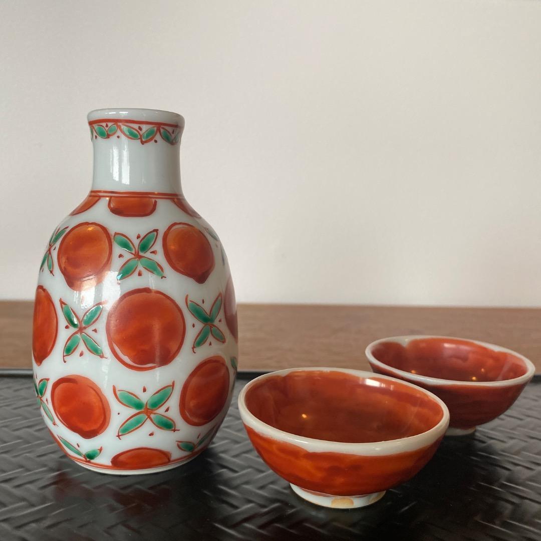 九谷焼　須田菁華　色絵花玉文徳利　椿酒盃2個