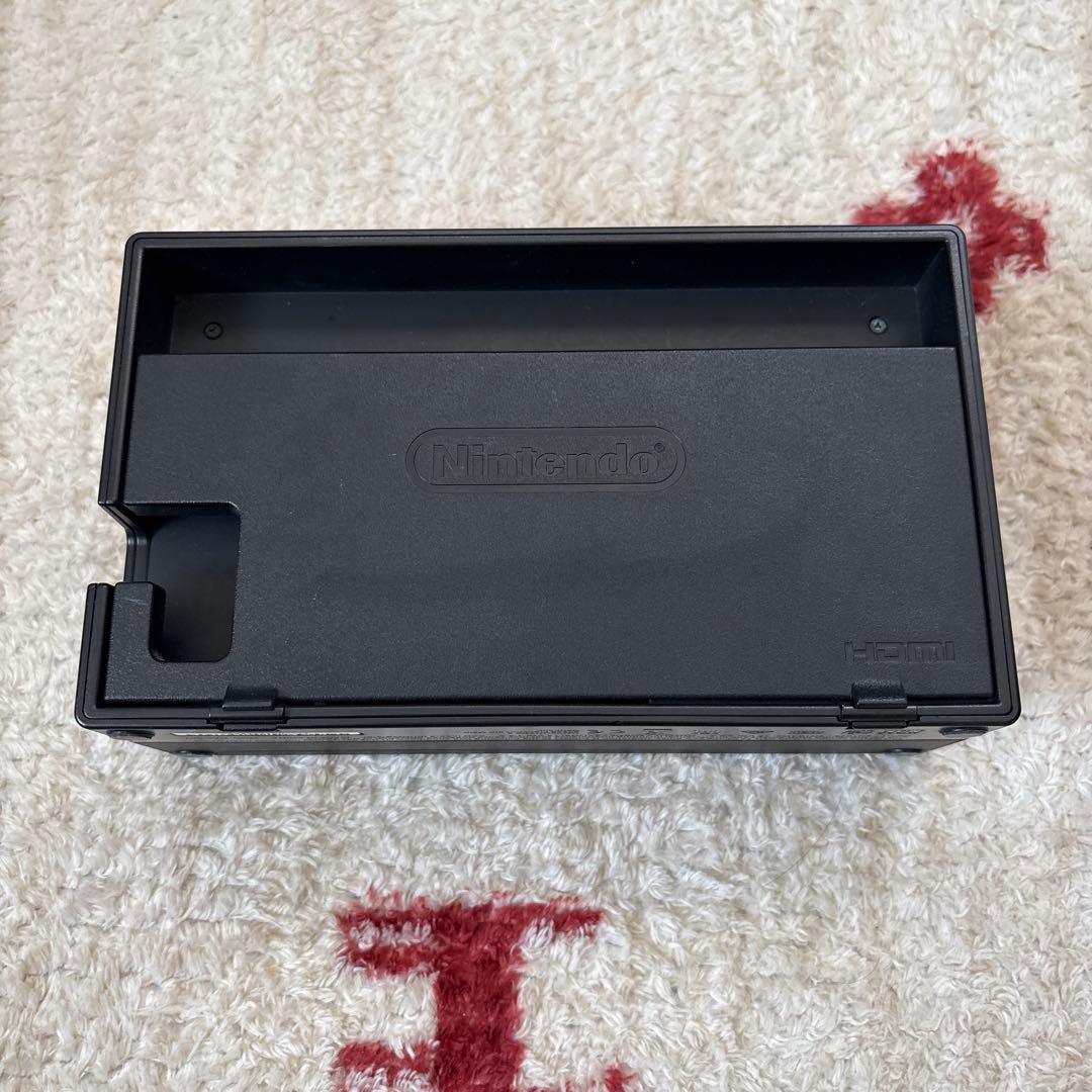 Nintendo Switch 本体とコントローラー