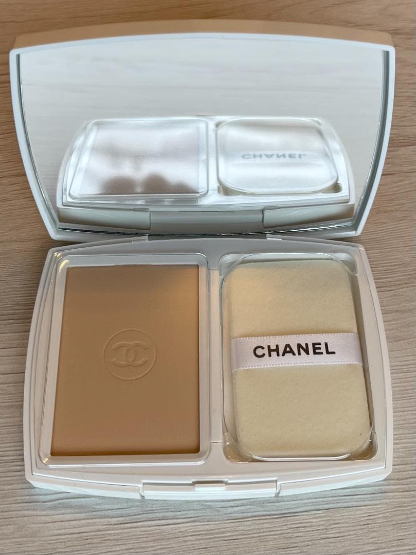シャネル ル ブラン ブライトニング コンパクト B20 ファンデーション