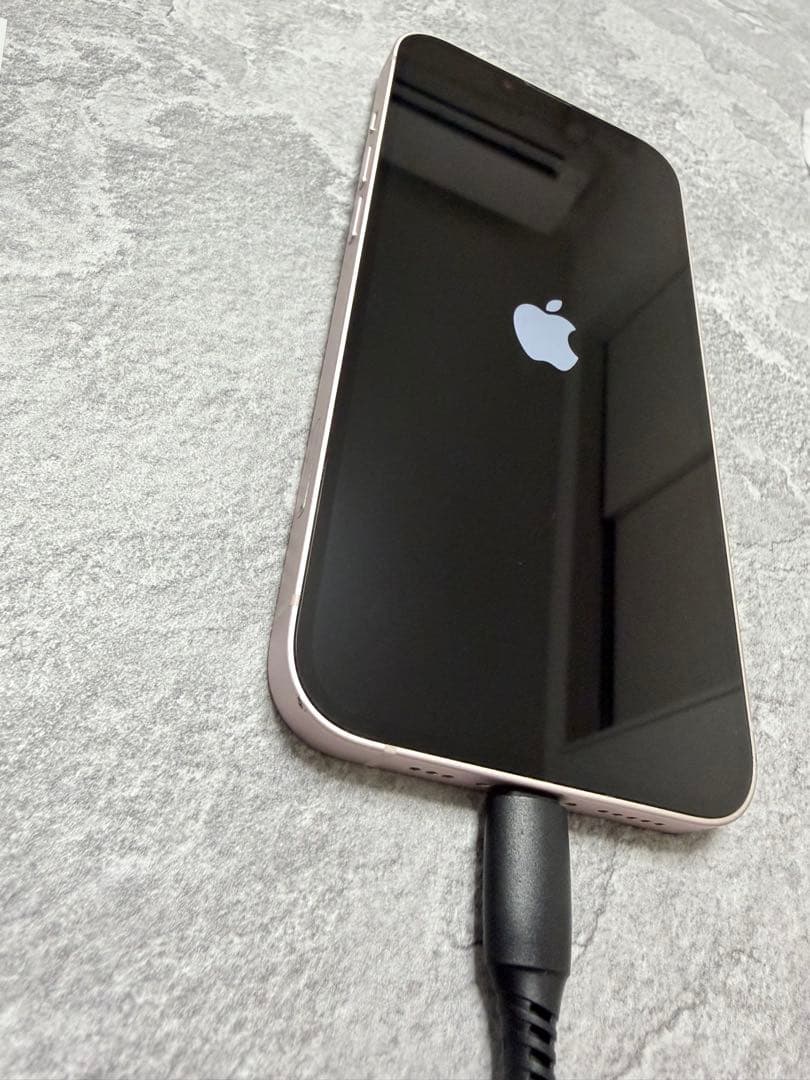 S*a様 Apple iPhone 13 ピンク 充電ケーブル付き