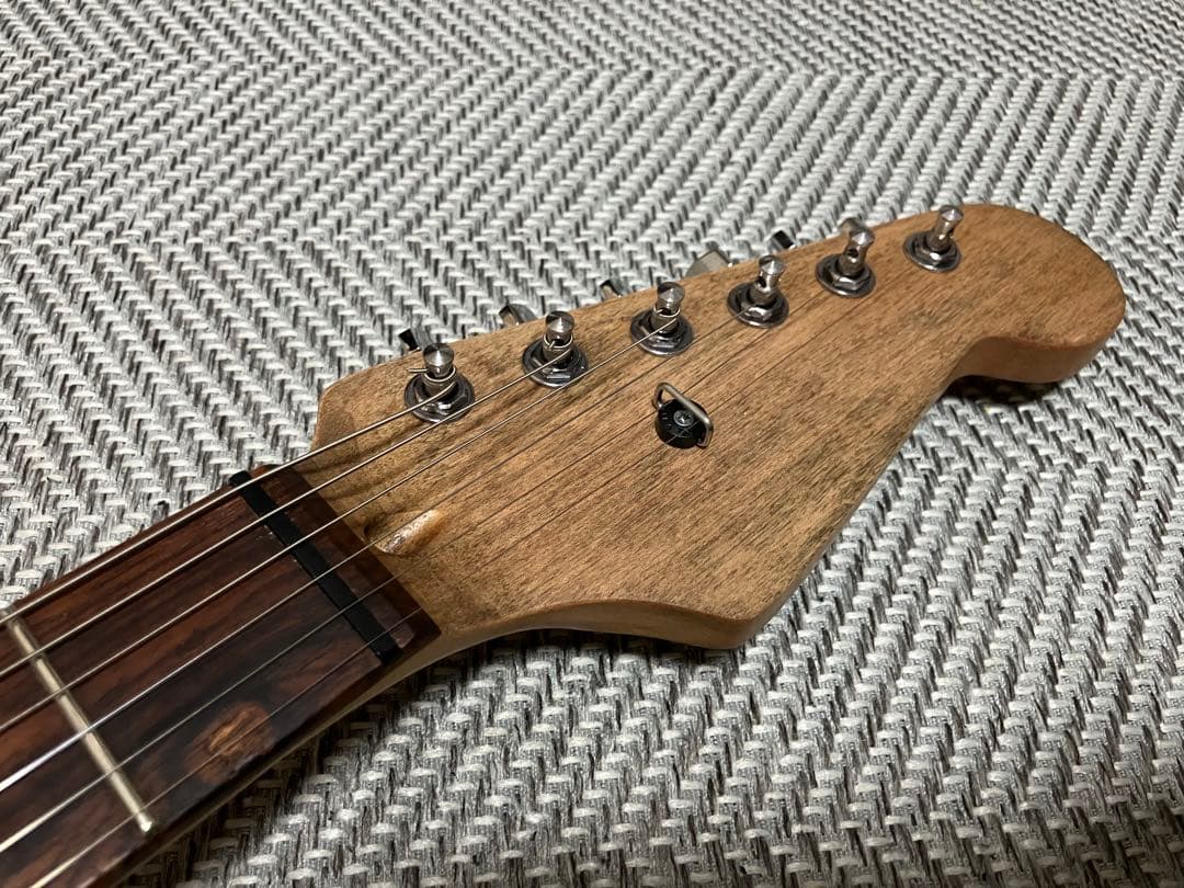 Tiki　エレキギター　ストラト　黒ボディ×鼈甲ピックガード