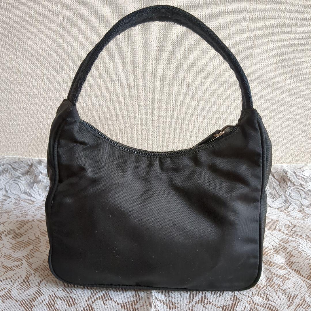 入手困難　プラダ PRADA アクセサリーポーチ ナイロン ブラック 三角ロゴ