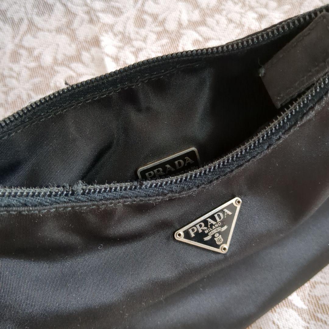 入手困難　プラダ PRADA アクセサリーポーチ ナイロン ブラック 三角ロゴ