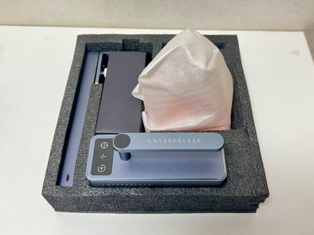 LaserPecker2 レーザーペッカー2 彫刻機、電動台座、パワーバンク付