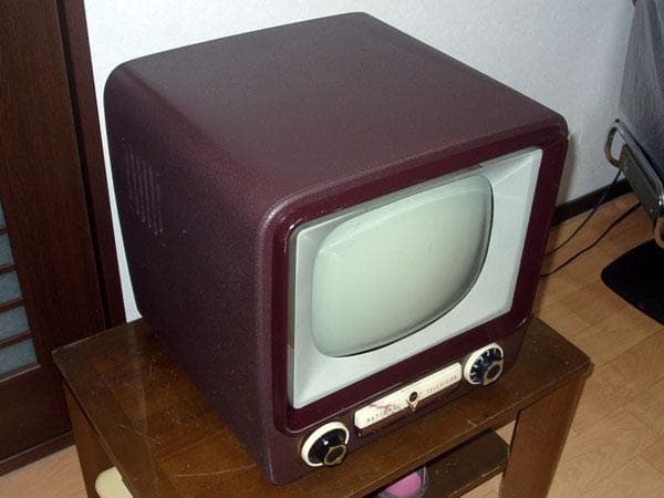 ナショナル初期型真空管テレビ プロの整備済みです　きれいに映ります