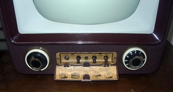 ナショナル初期型真空管テレビ プロの整備済みです　きれいに映ります