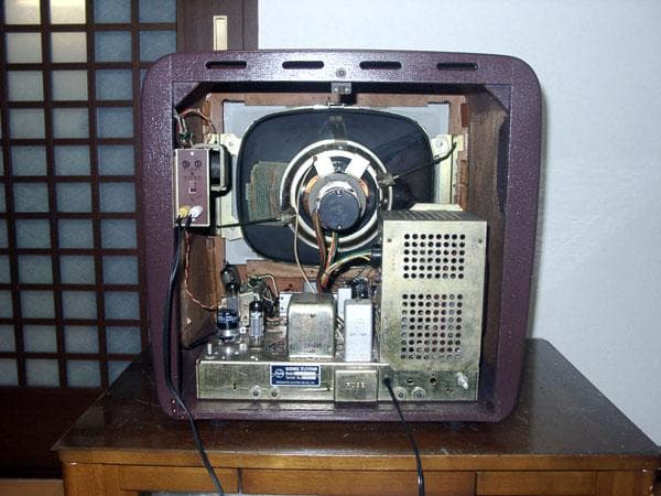 ナショナル初期型真空管テレビ プロの整備済みです　きれいに映ります