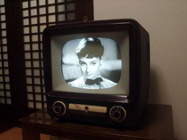 ナショナル初期型真空管テレビ プロの整備済みです　きれいに映ります