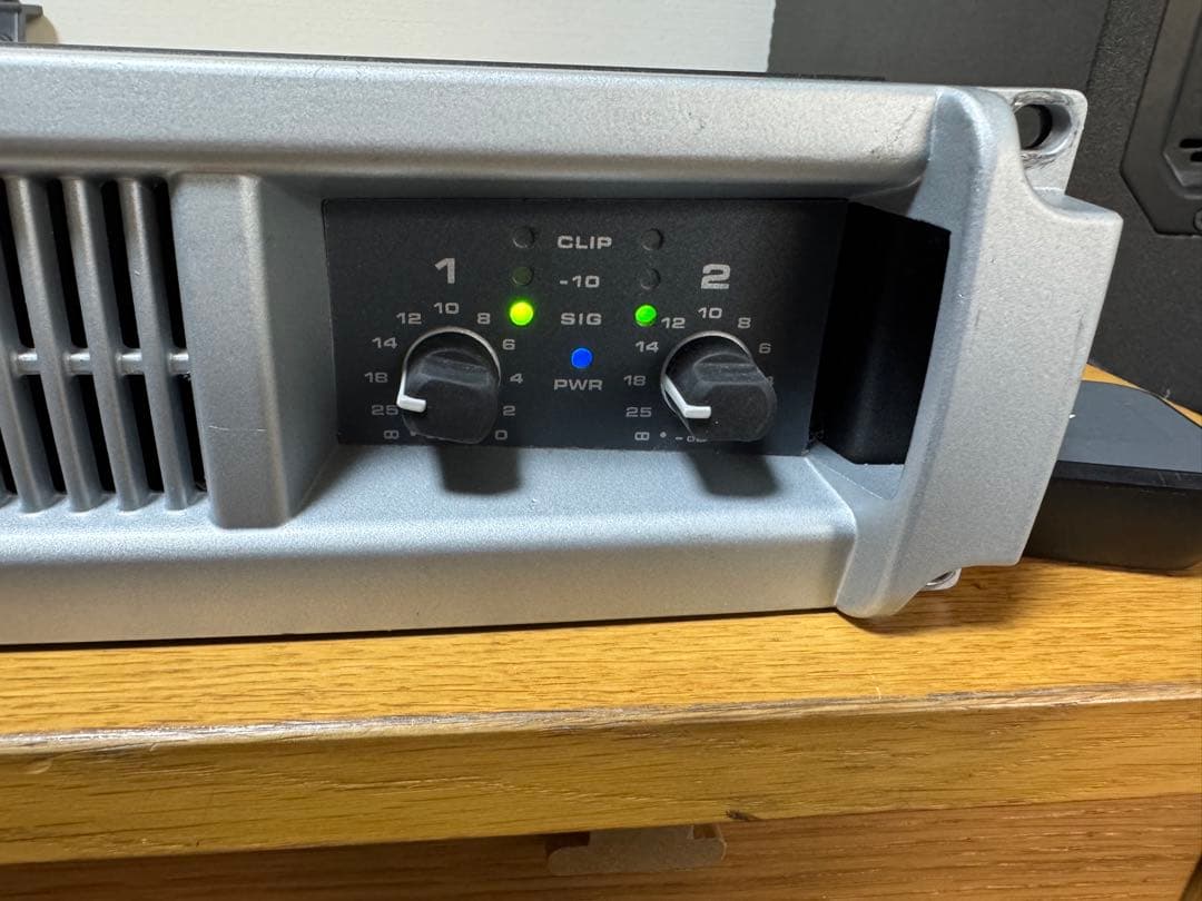 QSC PLX1104 パワーアンプ