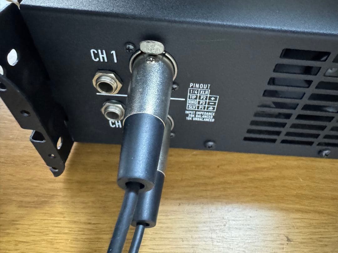 QSC PLX1104 パワーアンプ