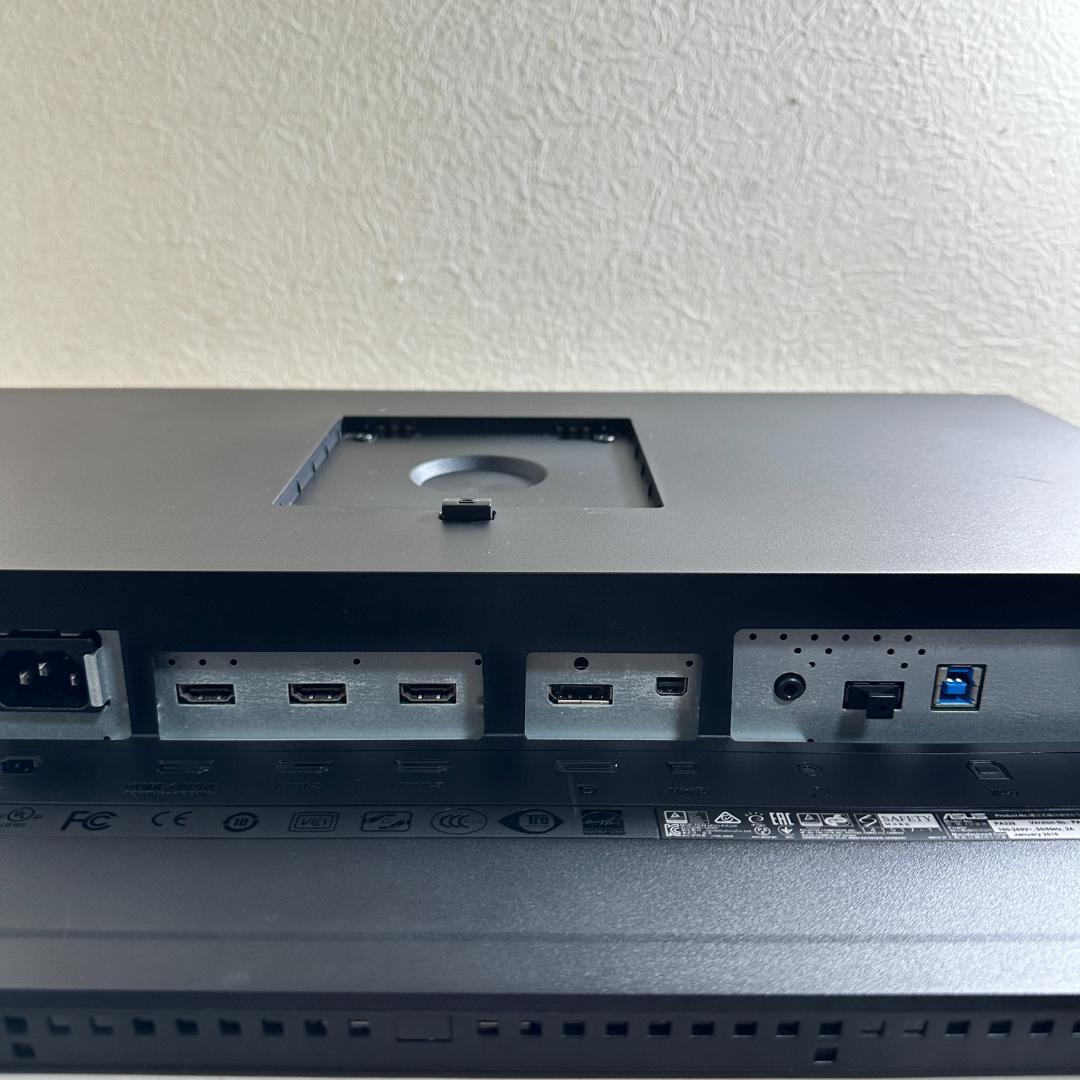 ASUS 4K 31.5型 液晶モニター