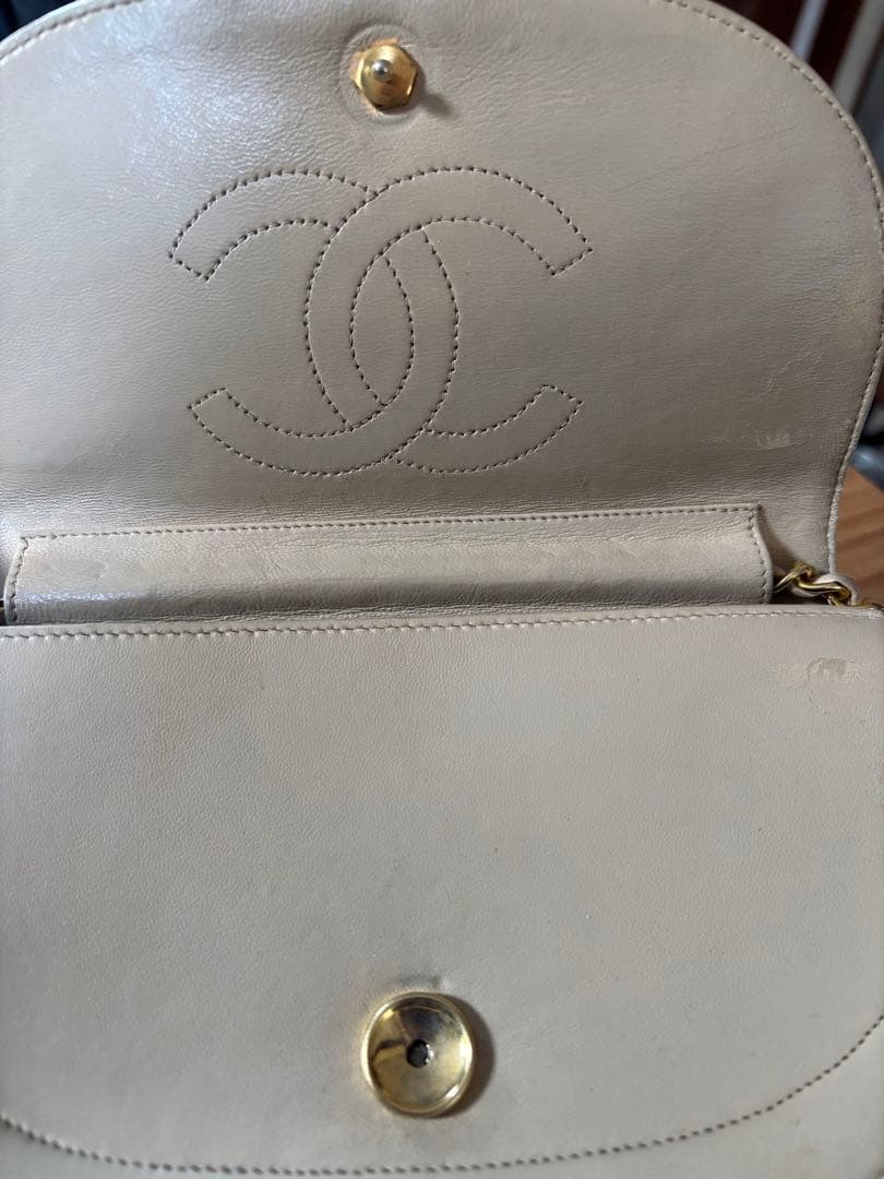 CHANEL ハーフムーンフラップバック