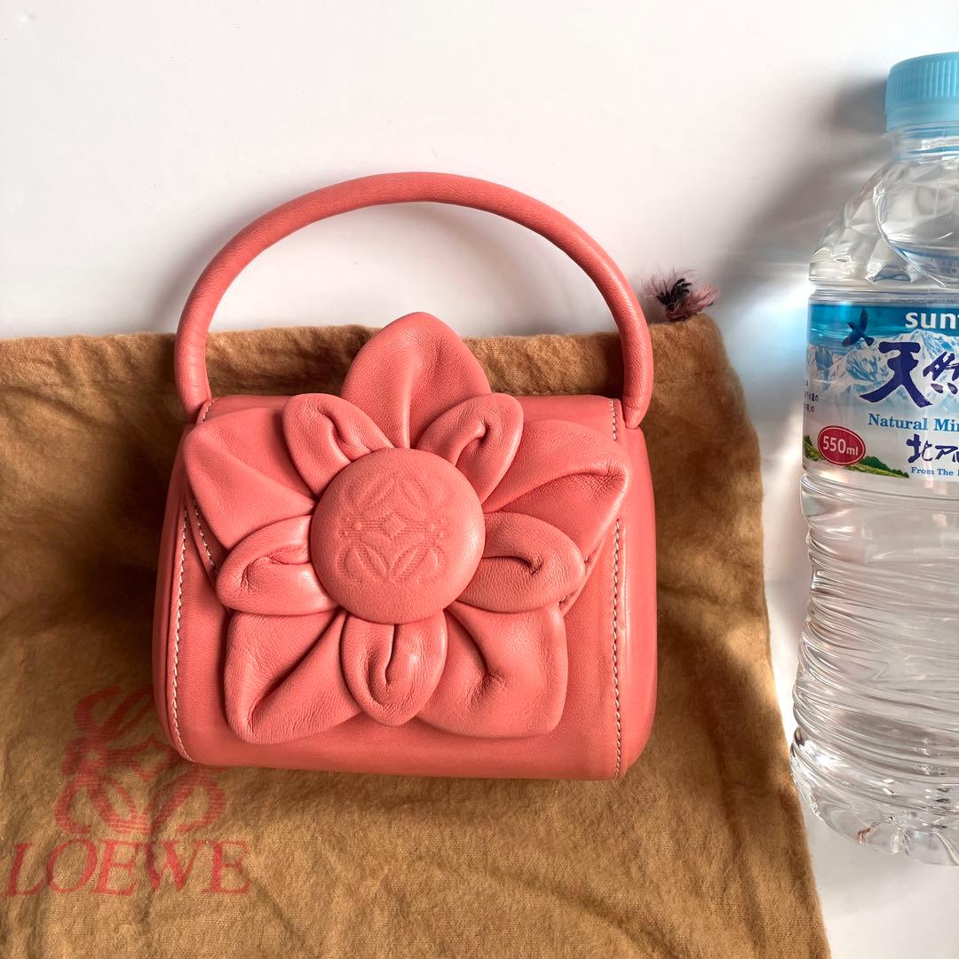 LOEWE 花モチーフ ピンクレザー ミニハンドバッグ
