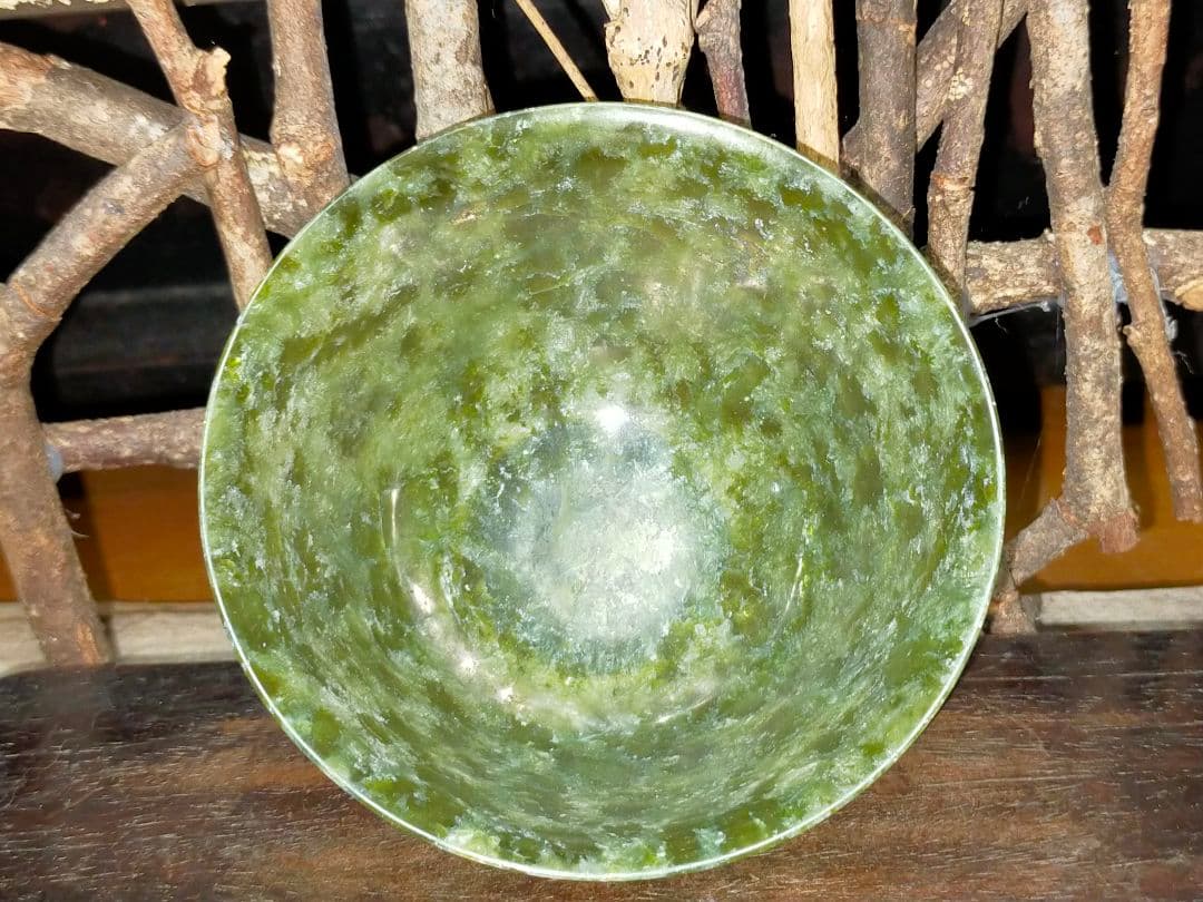 ♥中国♥　玉碗　♥　２個　♥　台　箱付き　玉製　茶碗　骨董　古玩