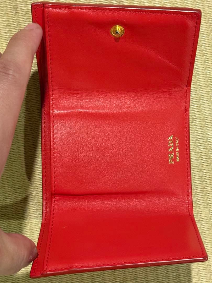 PRADA エンベロープ 三つ折り財布 レッド　美品