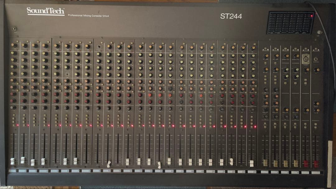 24チャンネルミキサー Soundtech ST244