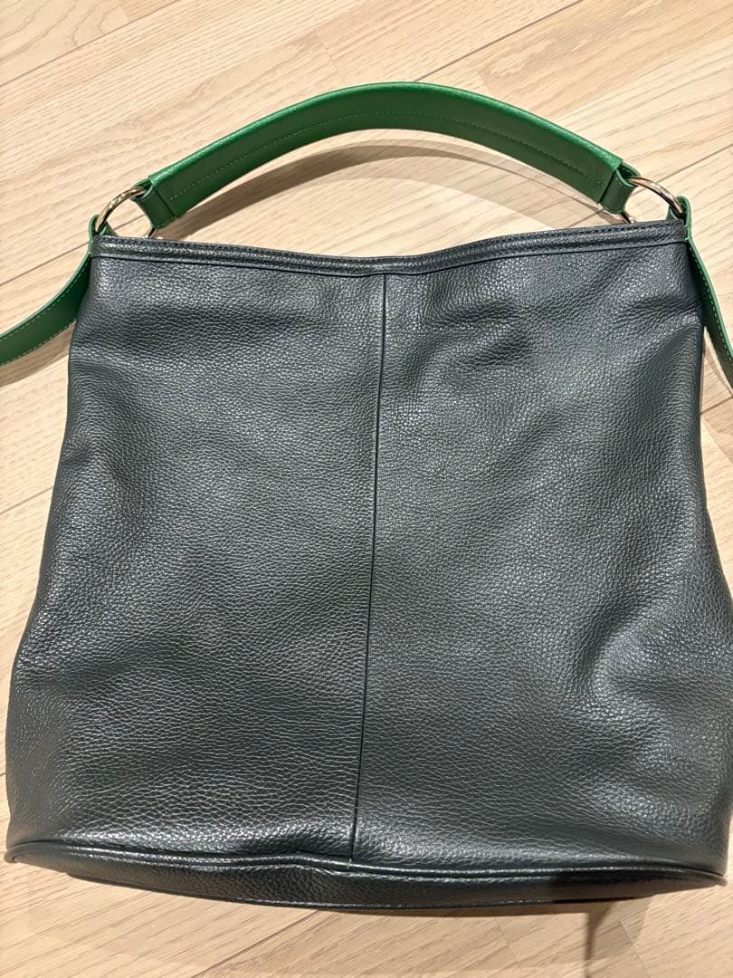 HINC NUNCレザー ショルダーバッグ