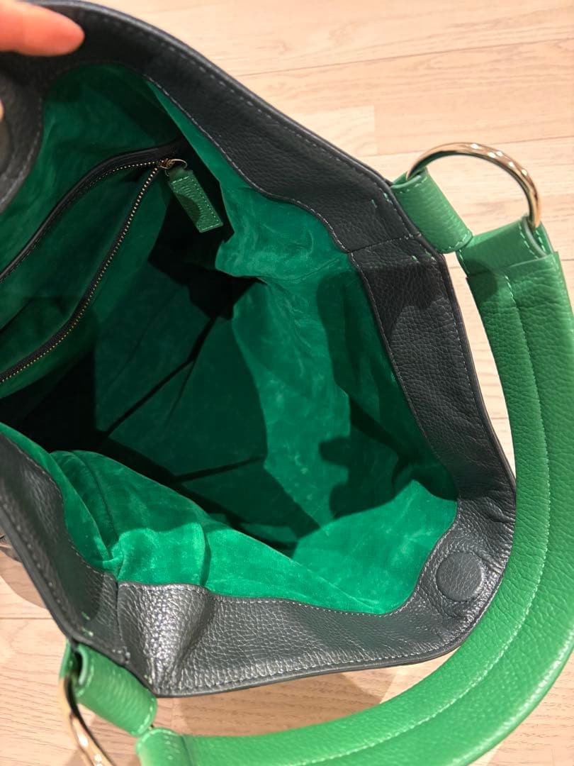 HINC NUNCレザー ショルダーバッグ