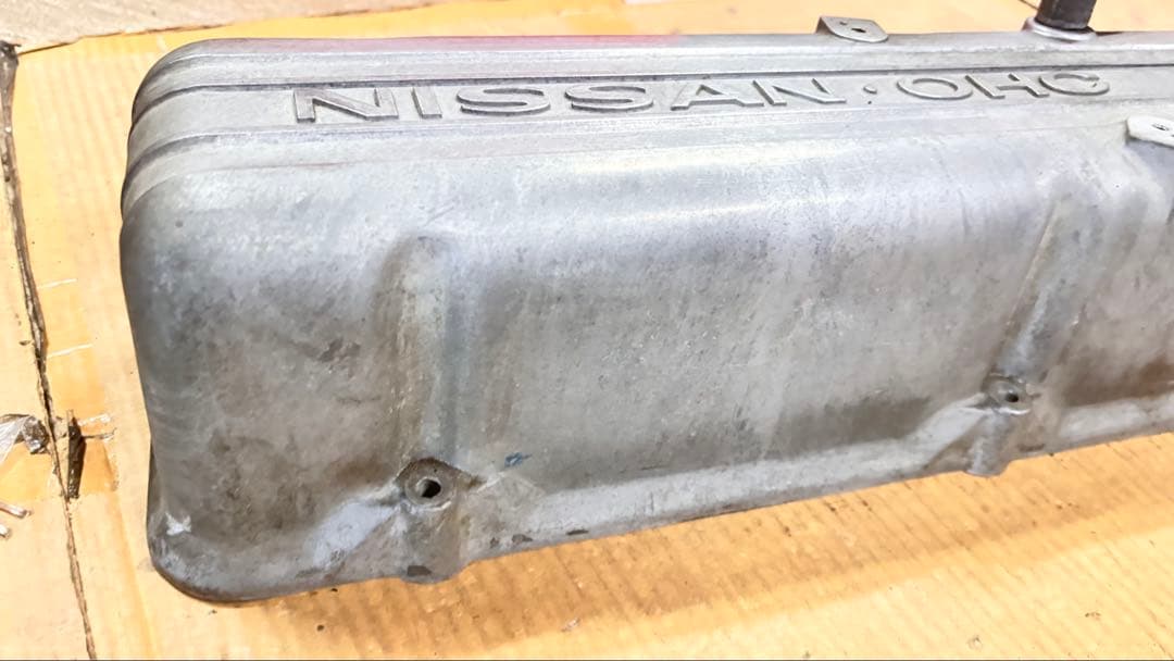 NISSAN L型エンジン　タペットカバー