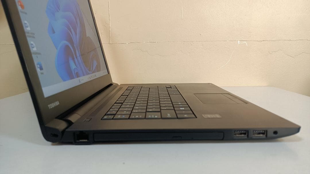 美品ノートパソコンTOSHIBA第五世代Corei5 SSD512Gメモリ16G