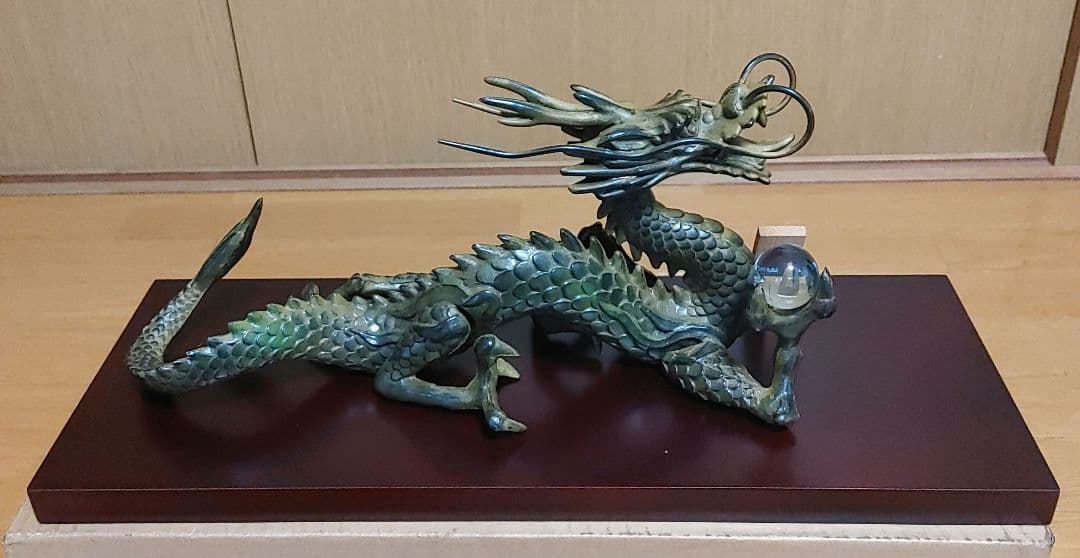 ブロンズ製ドラゴン彫刻