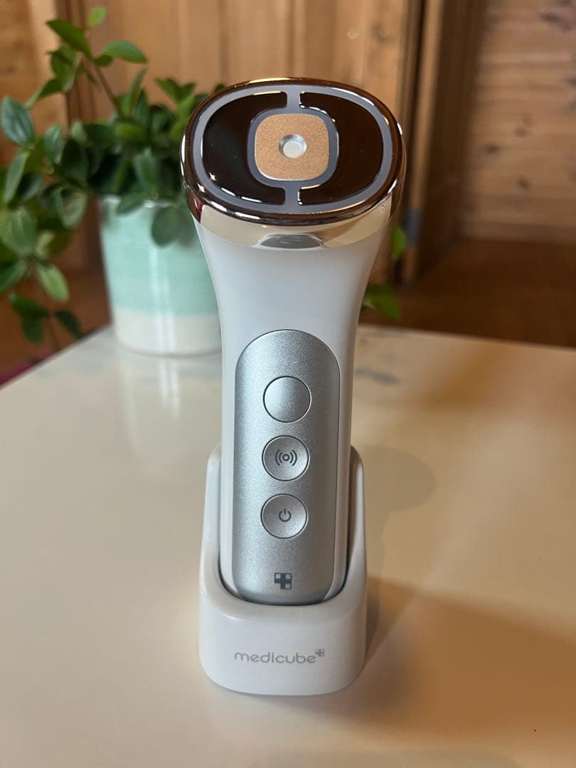 Nan様用【正規品】メディキューブ AGE-R 美顔器2種＋ジェル付属セット